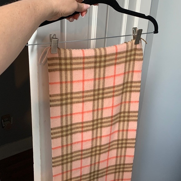 Authentic Burberry pink check 100% cashmere scarf - Picture 5 of 16